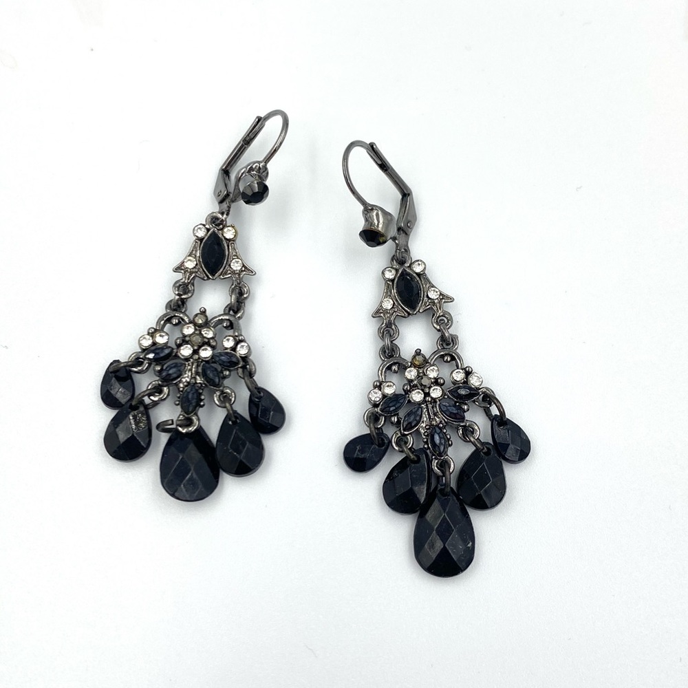 Macy’s Dangle Rhinestone Earrings *New*